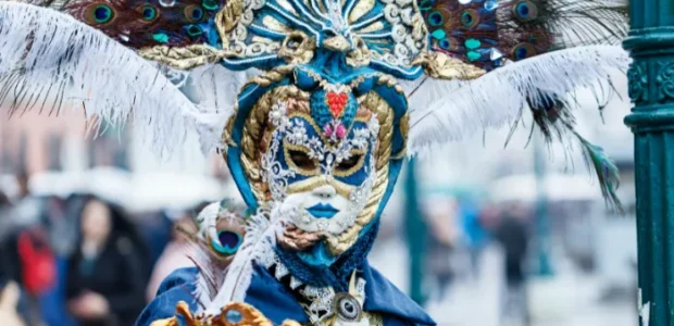 Mardi Gras Outfit Ideas for Bold Carnival Style
